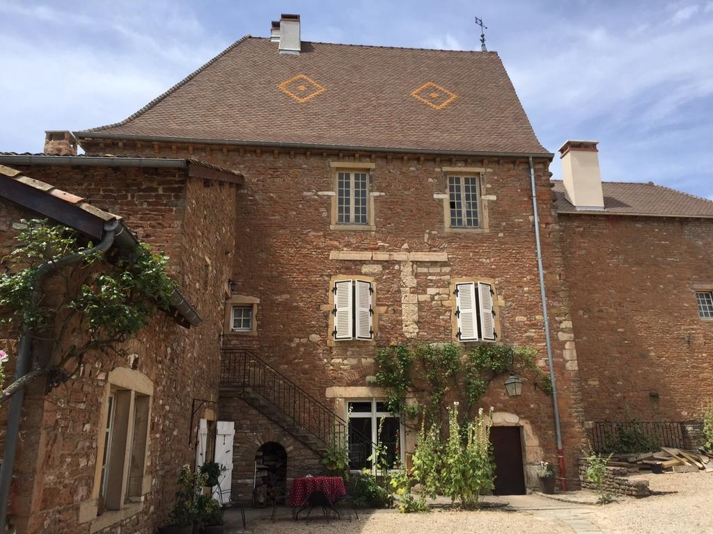 Le Vieux Chateau Panzió Leynes Kültér fotó